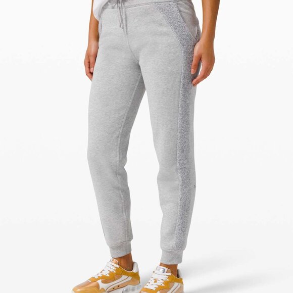lululemon athletica Pants - Lululemon Scuba Jogger *Sherpa Stripe Heathered Core Light Grey Size 4